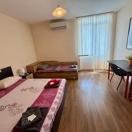 Comfy Next To Palace Of Justice *