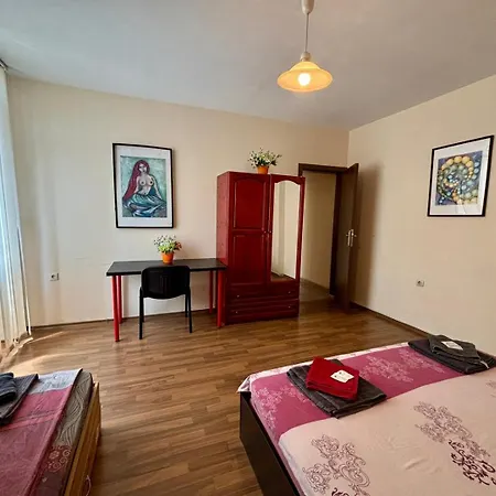 Comfy Next To Palace Of Justice