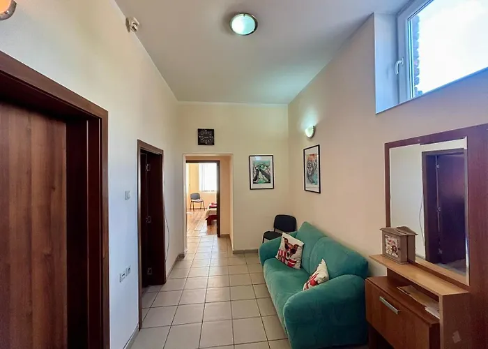 Comfy Next To Palace Of Justice *