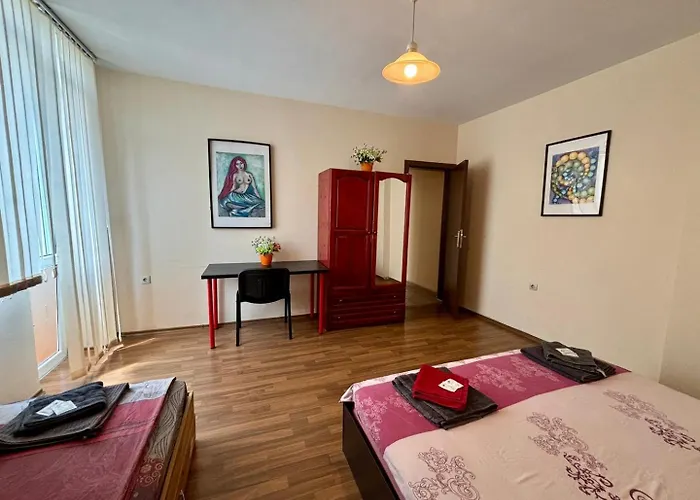 Comfy Next To Palace Of Justice